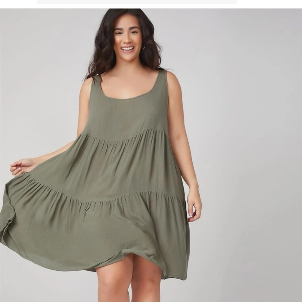 BRAND NEW NEVER WORN SHEIN VCAY Plus Solid Flounce Hem Dress